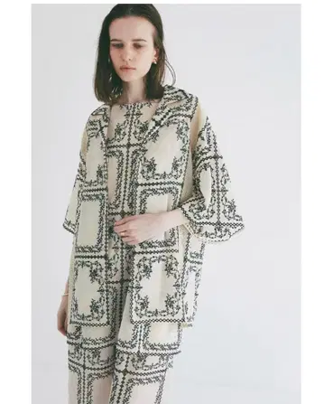 [CLANE] EMBROIDERY LACE BOX SHIRTS 미사용 새상품