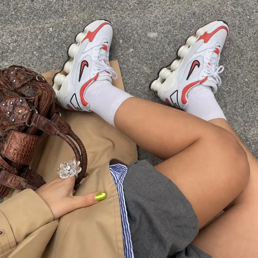 [NIKE] 나이키 샥스 노바 화이트 레드 (W) AT8046-101