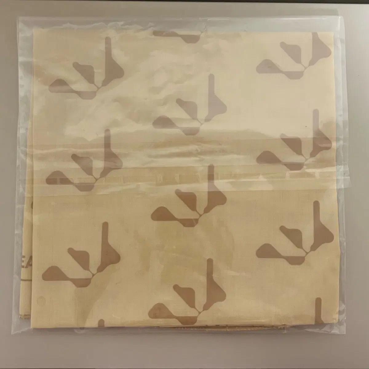 [미개봉] 조승연 우즈 오오타트 반다나 베이지 (WOODZ OOTART LOGO BANDANA BEIGE)