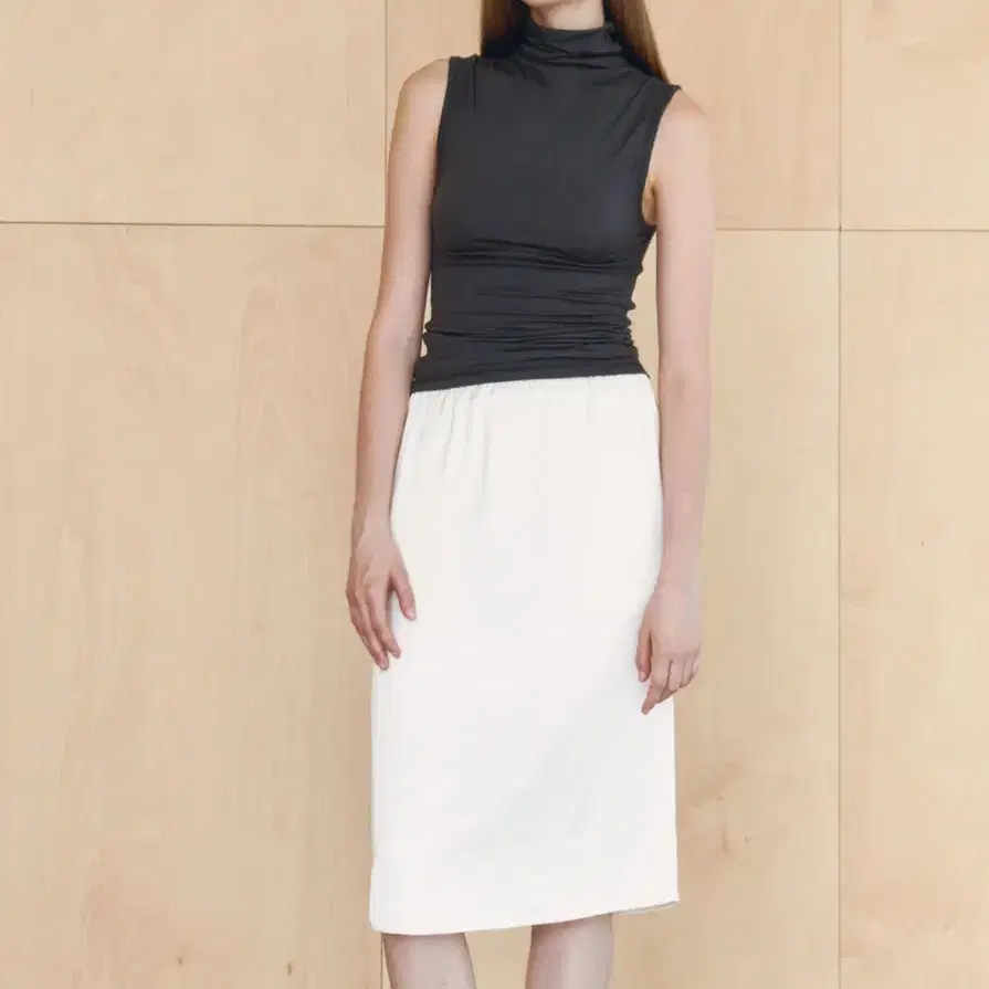Therye Satin Midi Skirt 더라이 사틴 미디 스커트