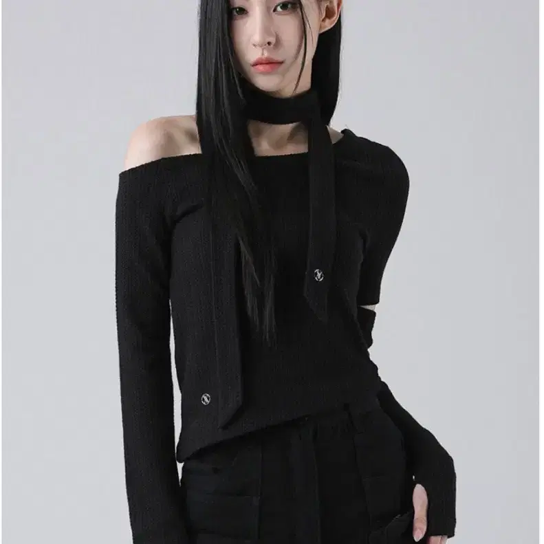 Avandress 어반드레스 Bonnie Off-shoulder Scarf T-shirt 원오프숄더티
