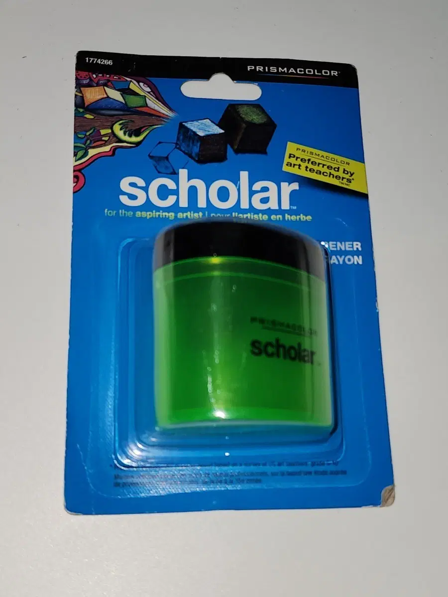 새제품 프리즈마컬러 scholar 연두색 연필깎이