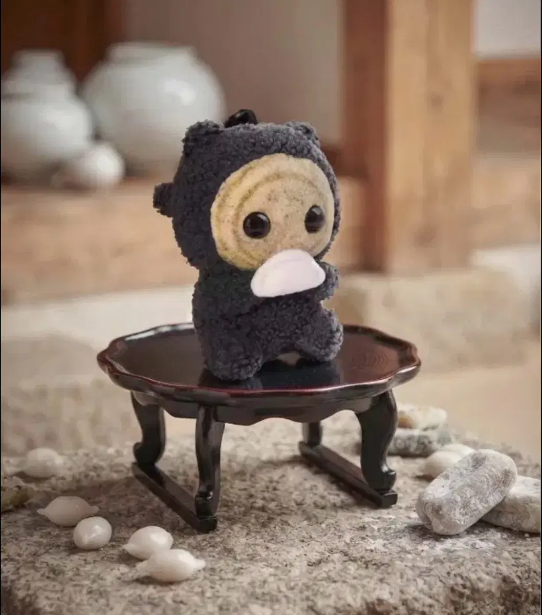 무신사 넷플릭스 동궁 꺼먹살이 냠냠 떡 인형 키링