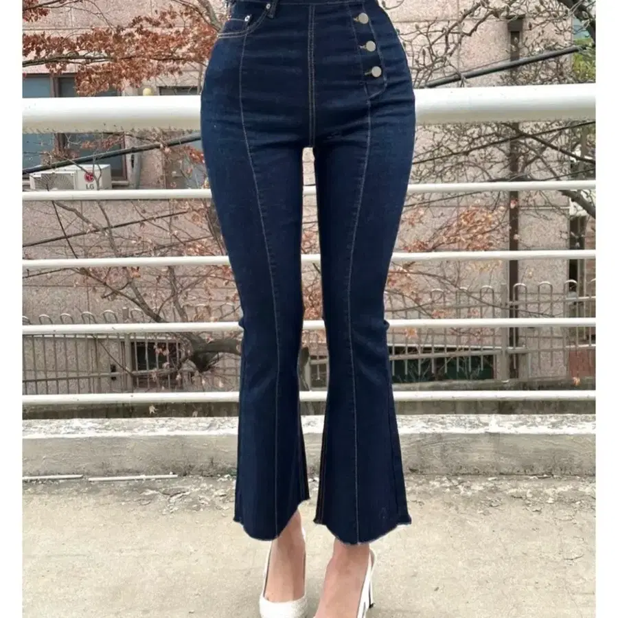 버튼 하이웨스트 부츠컷 데님 팬츠