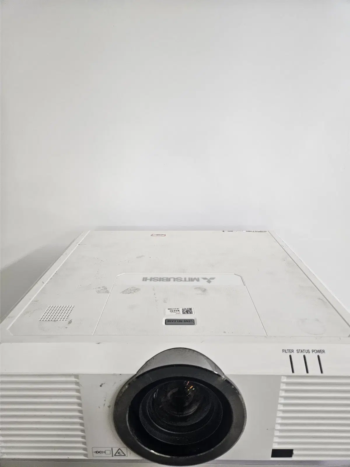 미쯔비시 XL7100U 프로젝터