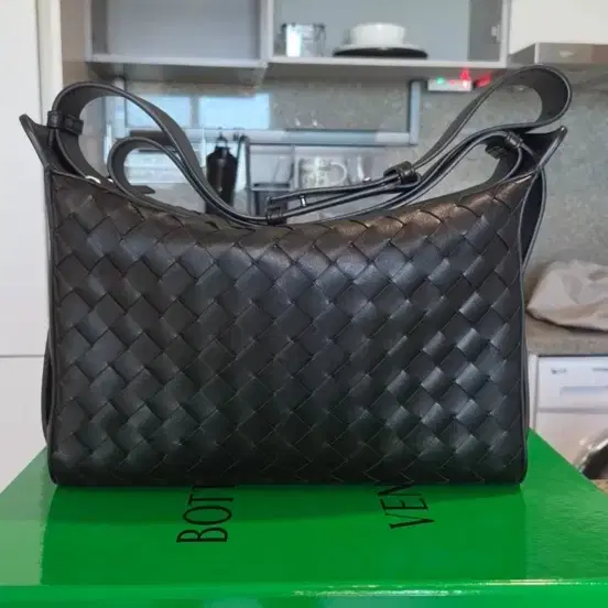 보테가베네타 메신저백