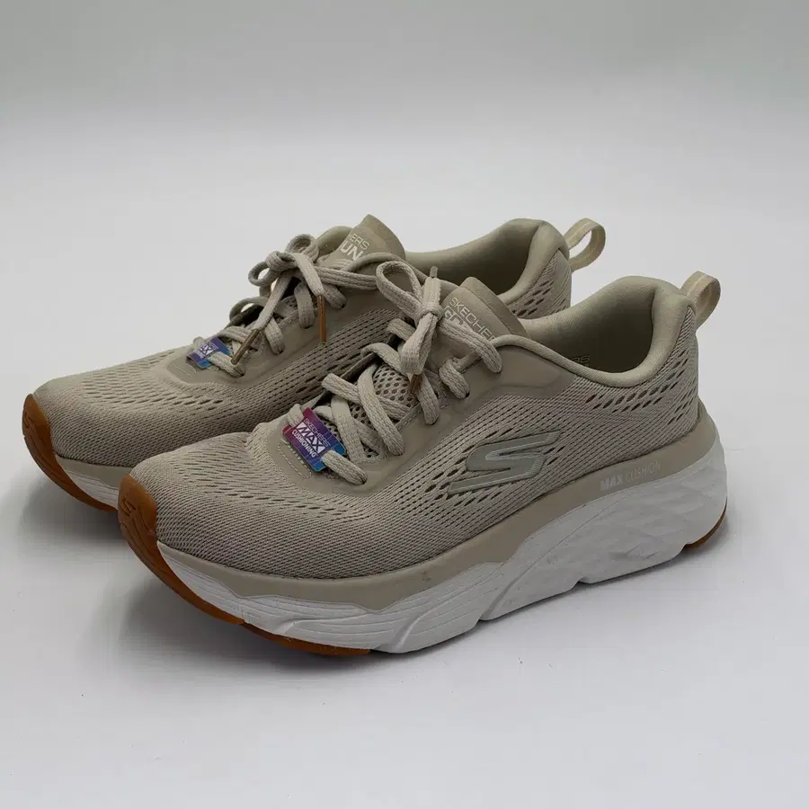 240 스케쳐스 Skechers 맥스 쿠셔닝 엘리트 스니커즈