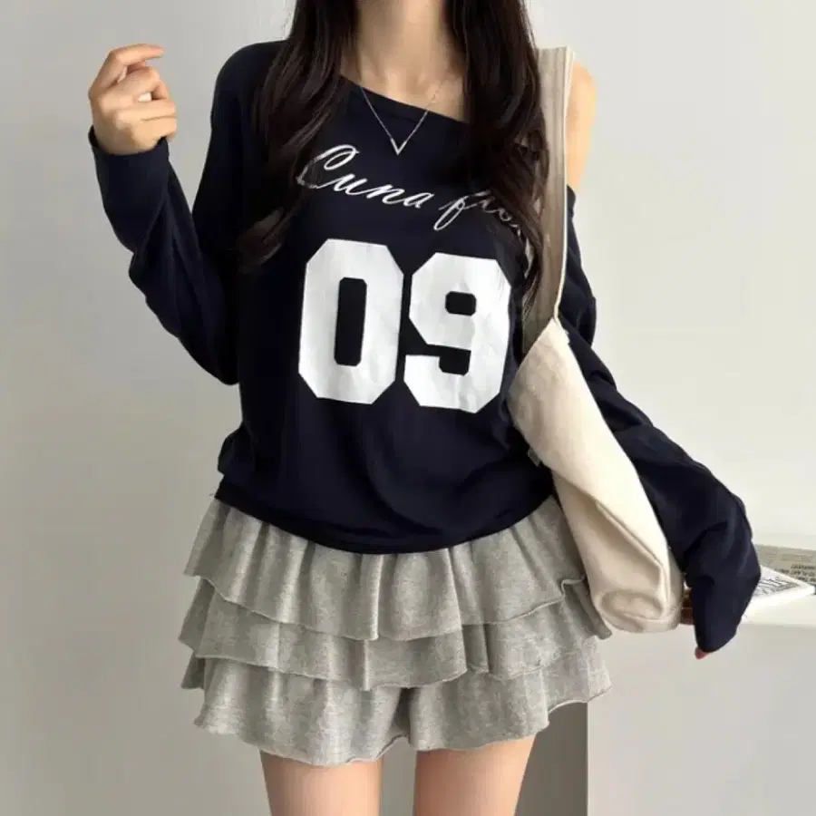 에이블리 오프숄더 긴팔 네이비