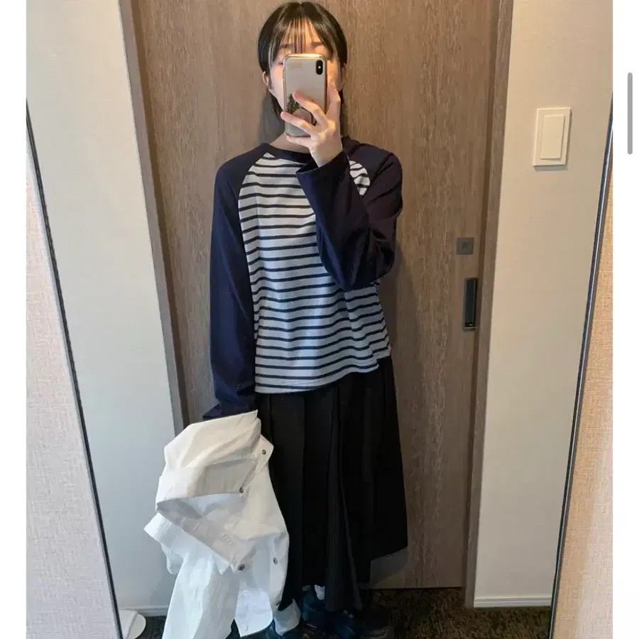 바온 네이비 스트라이프 래글런 롱슬리브 티셔츠