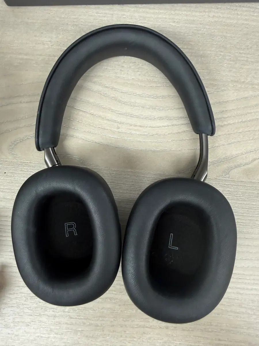 Bowers & Wilkins Px8 헤드폰 블랙