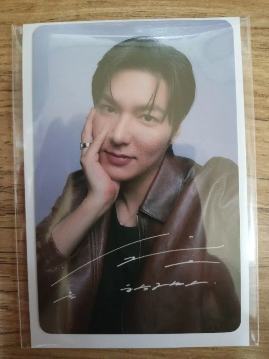 이민호 포토 카드 팝니다.