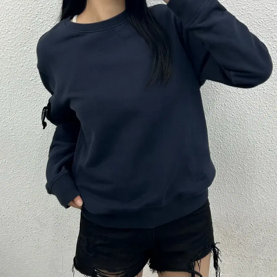 cp컴퍼니 사이드지퍼 네이비 맨투맨 100