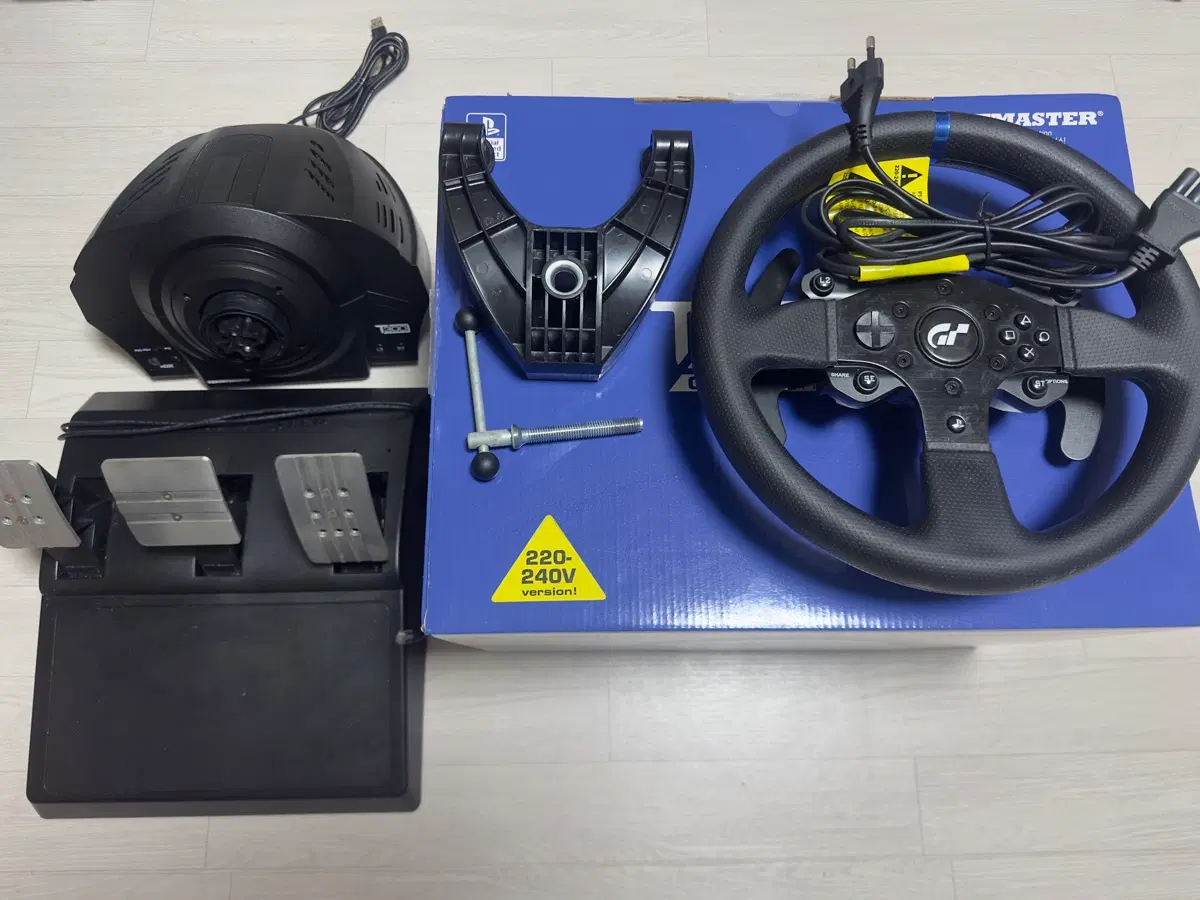 트러스트마스터 T300RS 3페달