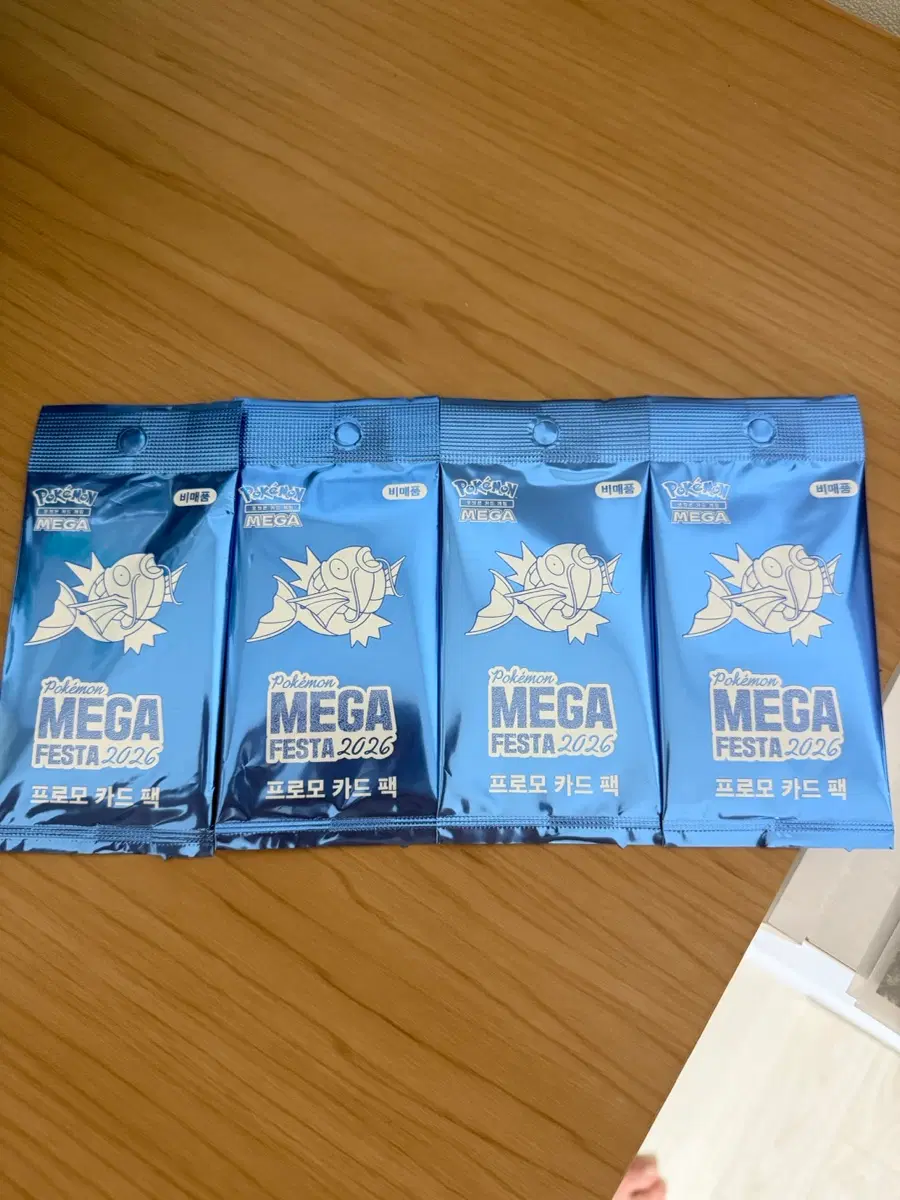 잉어킹 프로모 카드 4장 판매합니다
