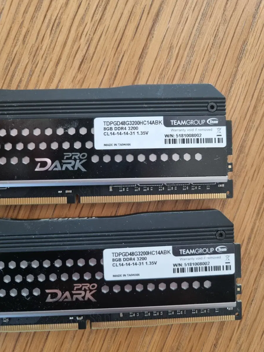 팀그룹 TForce Dark Pro DDR4 3200MHz CL14 8GB 두개