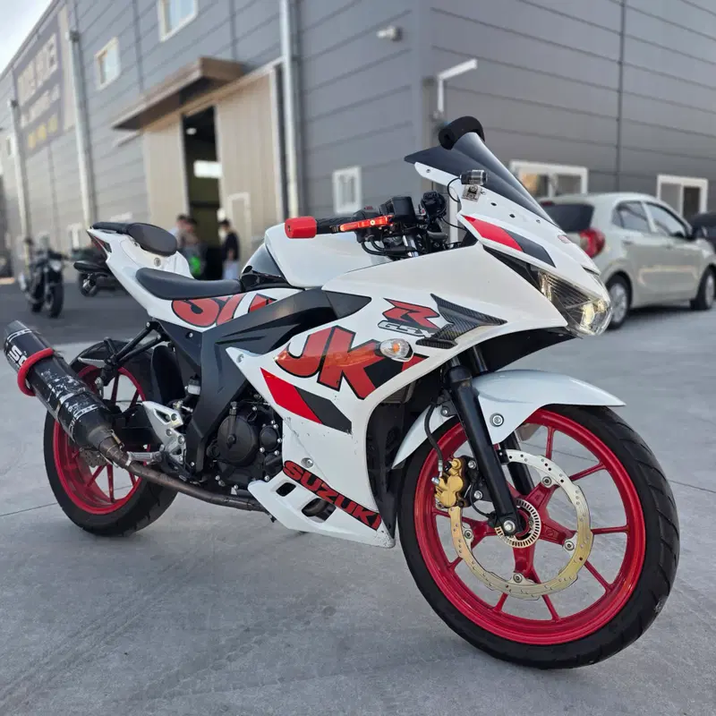 특가 ) 스즈키 gsxr125 25년 머플러튜닝 판매합니다.