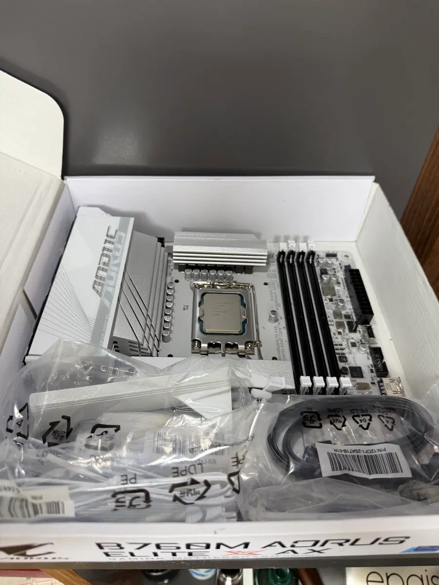 I7-14700kf+B760M AORUS ELITE X AX 화이트 메인보드+화이트rgb수냉쿨러
