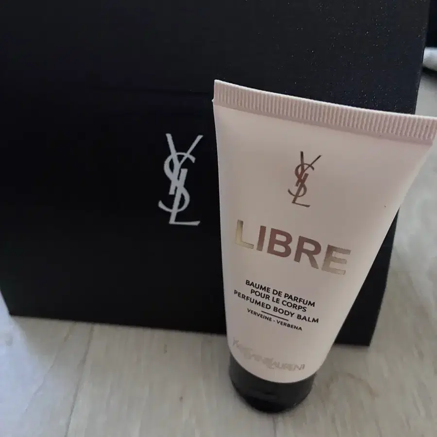 입생로랑 리브르 퍼퓸드 바디 밤 50ml