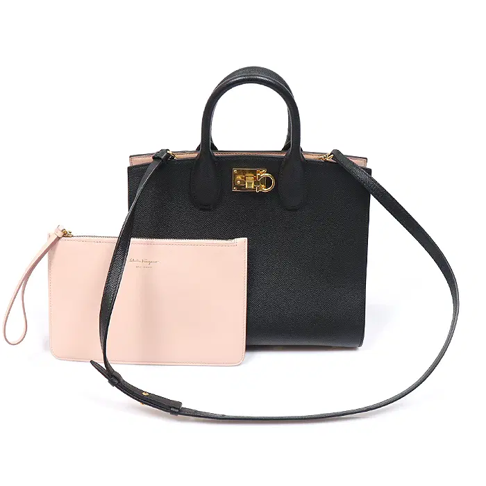 Ferragamo(페라가모) 21 0398 블랙 카프스킨 스튜디오 박스백 미듐 2WAY CO27258FE