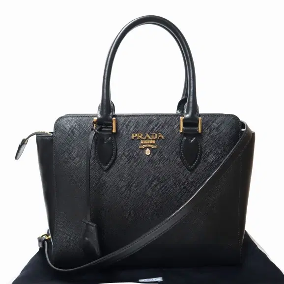 Prada(프라다) 1BA113 블랙 사피아노 소프트 카프스킨 금장 레터링 로고 2WAY