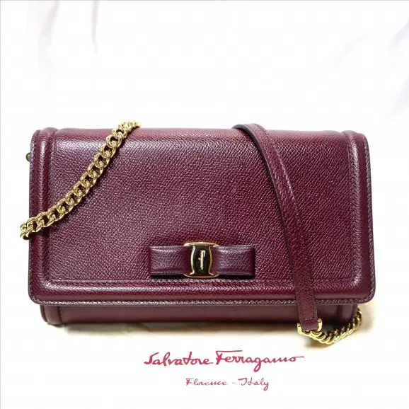 Ferragamo(페라가모) 22 C940 퍼플 페블 카프스킨 금장 바라 지니 미니 체인 크로스백