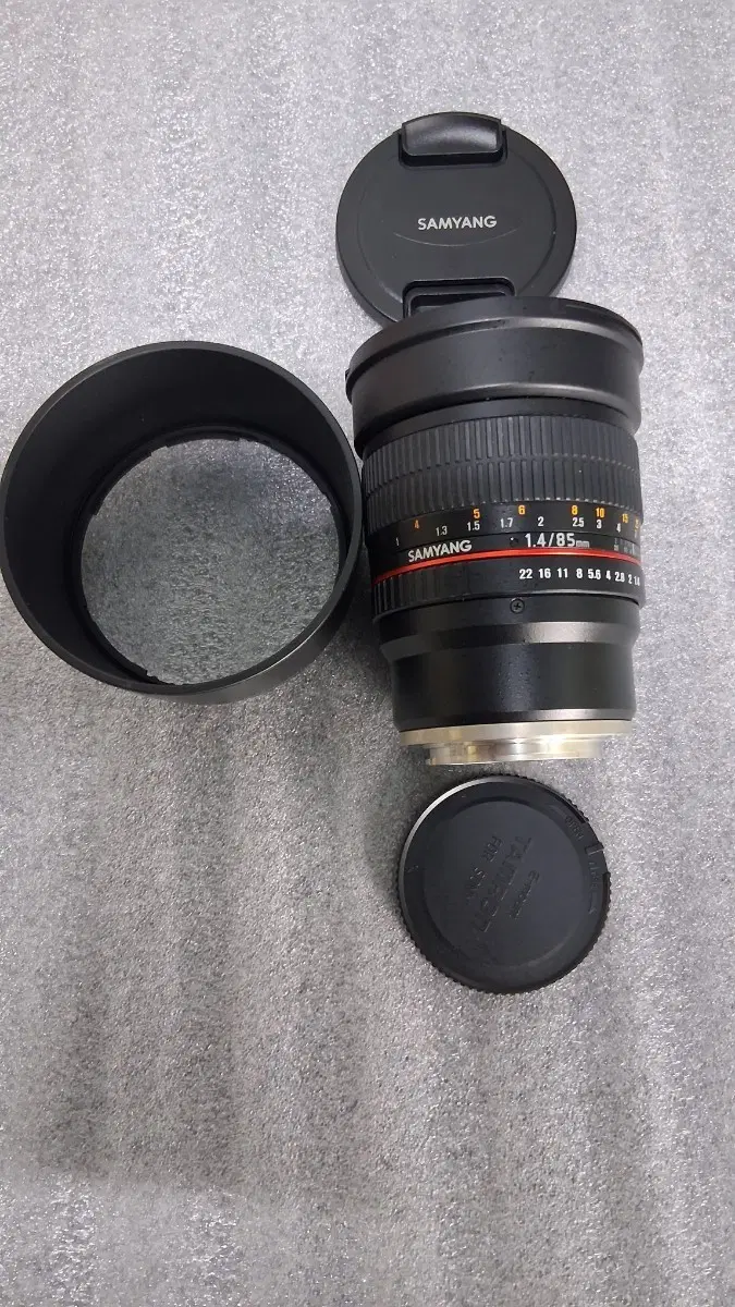 소니e렌즈 MF 85m f/1.4렌즈