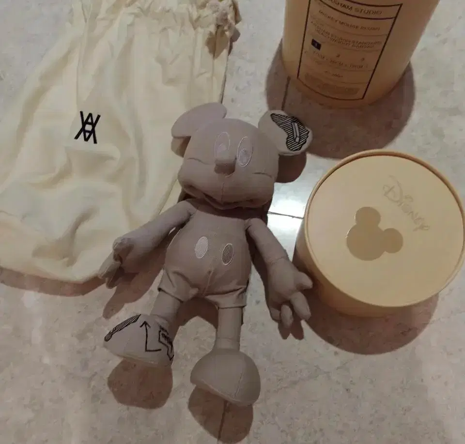 다니엘 아샴 디즈니 미키마우스 인형
