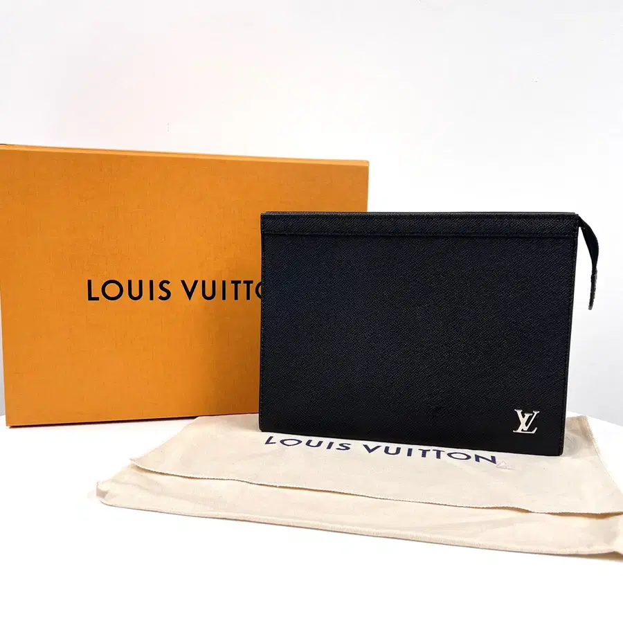 루이비통 LV 타이가 포쉐트 보야주 클러치백 (M30450)