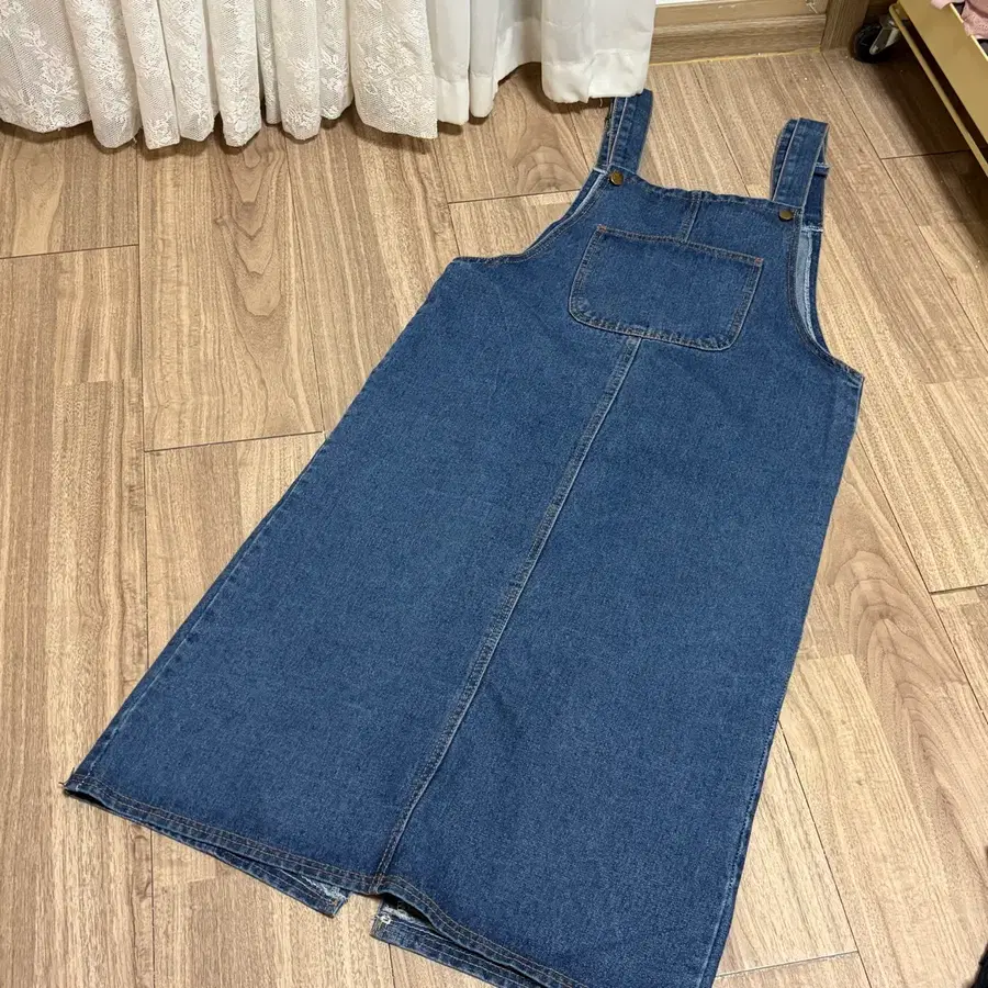 멜빵 뒤트임 원피스