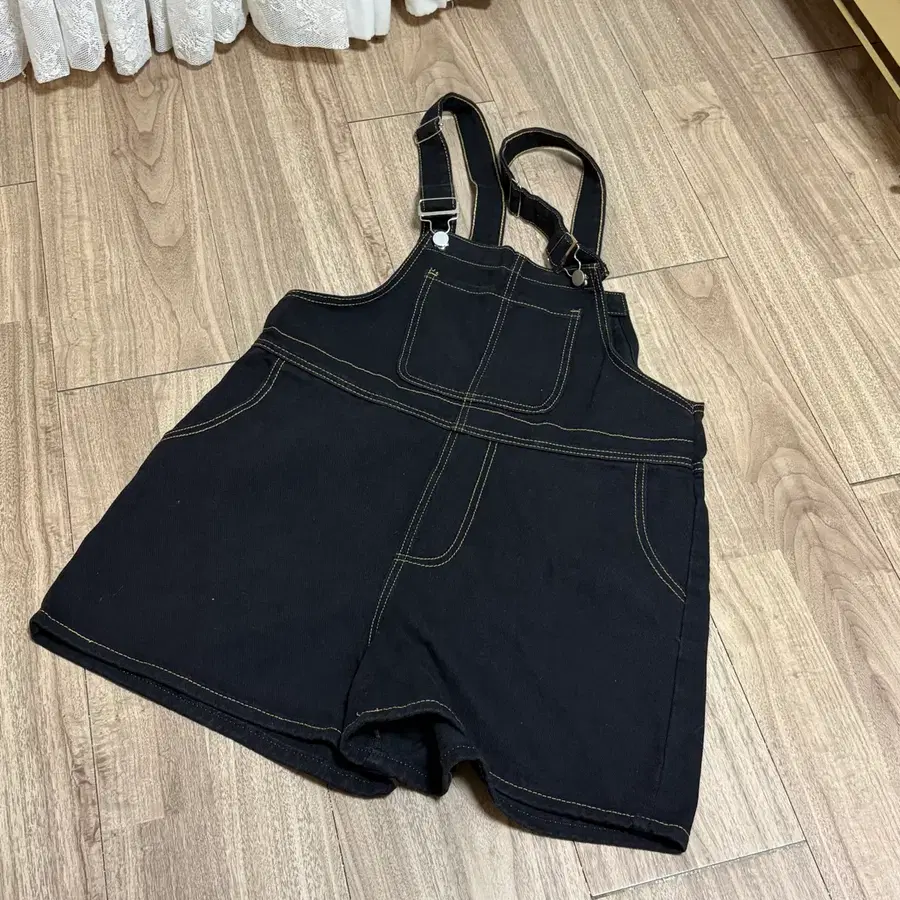 멜빵 스티치 반바지