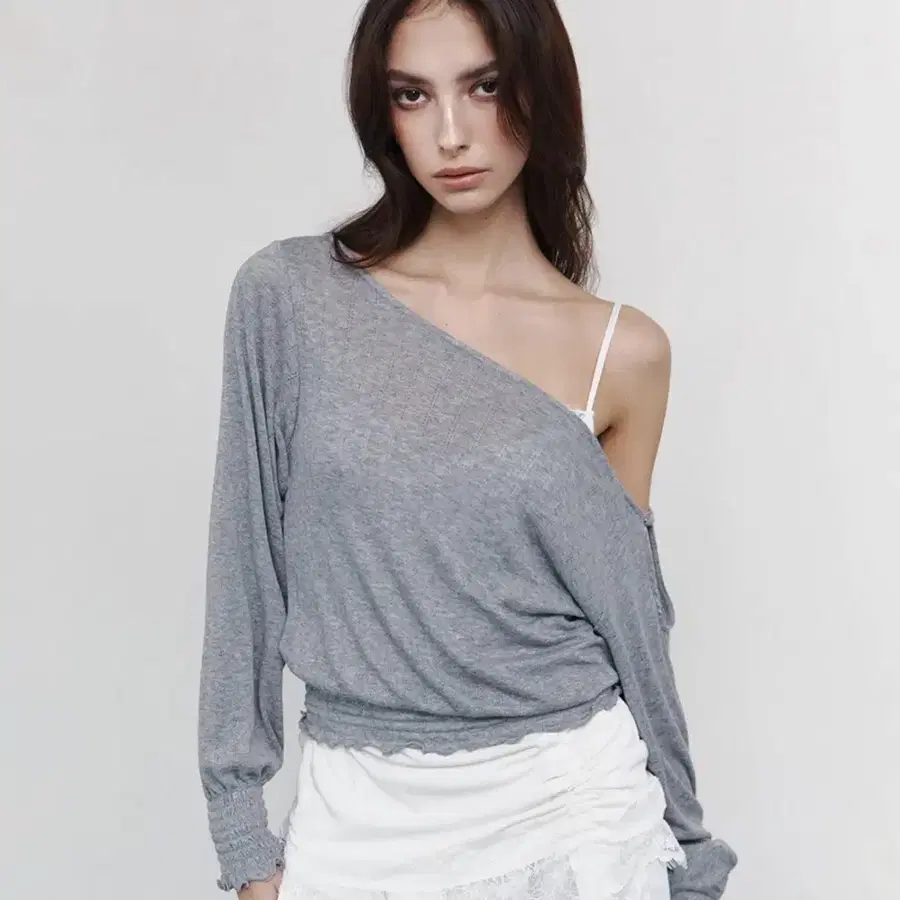 플리즈노팔로우) 새상품Ian Unbal Smocked Long sleeve Top (Melange Grey)
