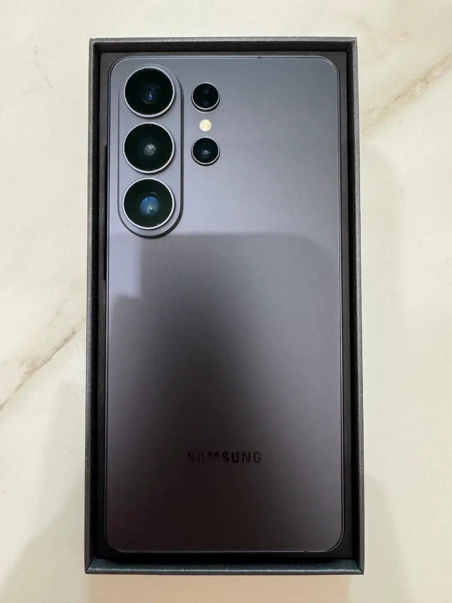 S26 울트라 512GB 블랙 판매합니다.