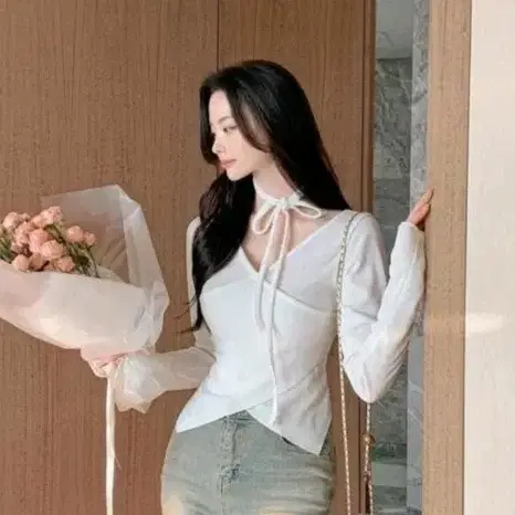 교신 마네일 리본 초커 스트링 티셔츠 화이트