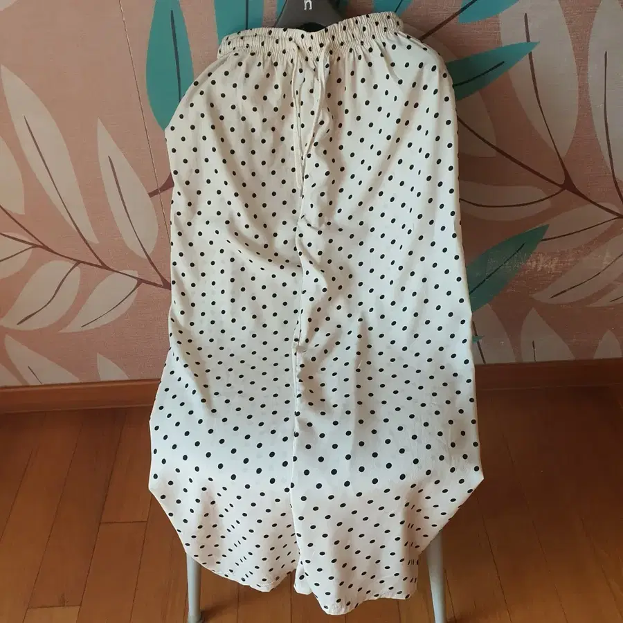 깔끔한 도트 패턴 와이드 팬츠 새제품