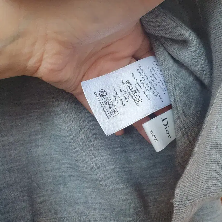 디올 메달리옹 자수 스웨터 사진 3
