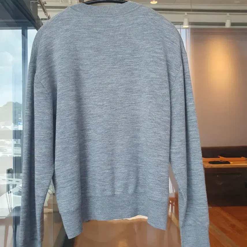디올 메달리옹 자수 스웨터 사진 5