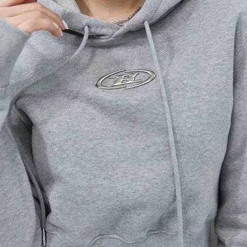본투윈 24년 빅크롬 로고 크롭 후드 티셔츠 y2k