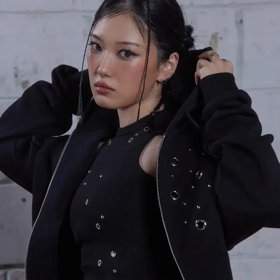 디오스피스 (DUC) Eyelet Stud Hoodie Zip-up Black