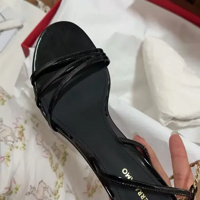 페라가모 샌들 블랙