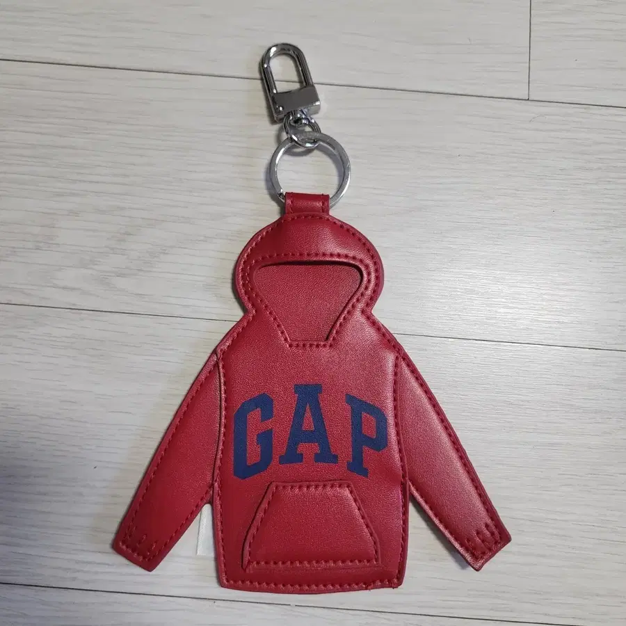 GAP 빨간색 후드 키링