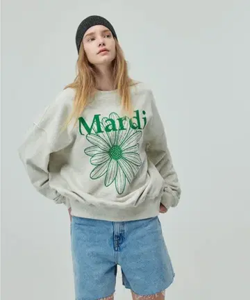 Mandi 꽃무늬 프린트 맨투맨 베이지
