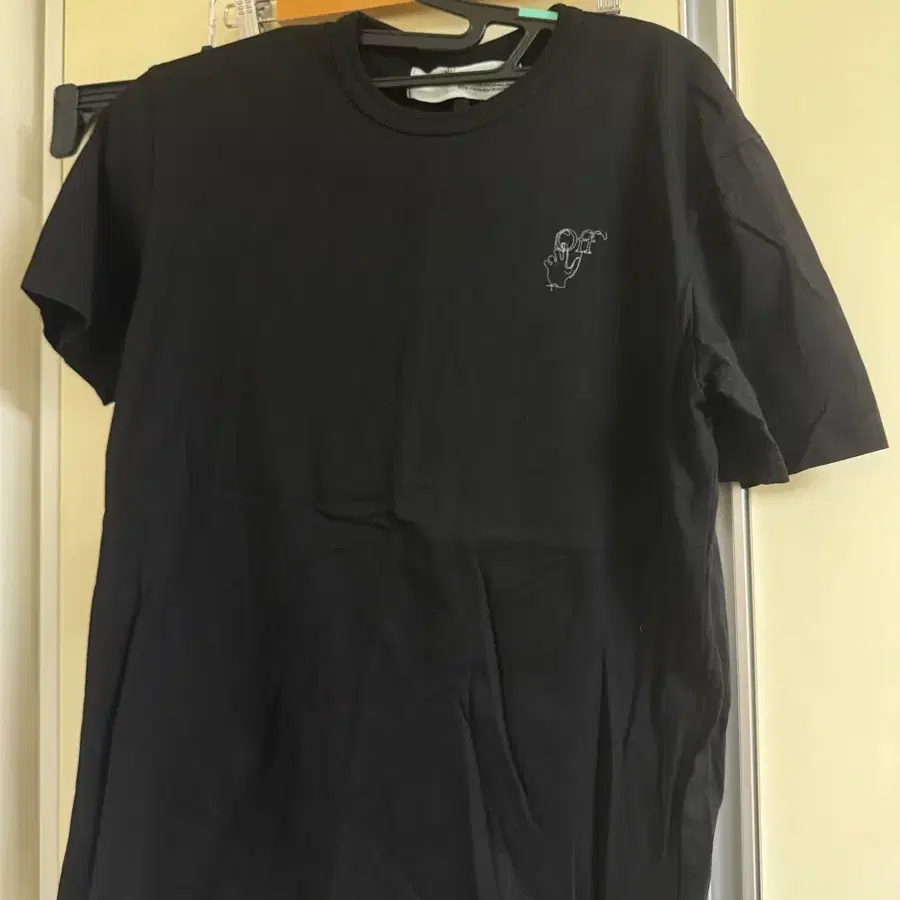 Off white 블랙 반팔