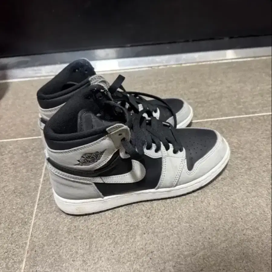 조던1 하이 레트로 쉐도우 GS 235