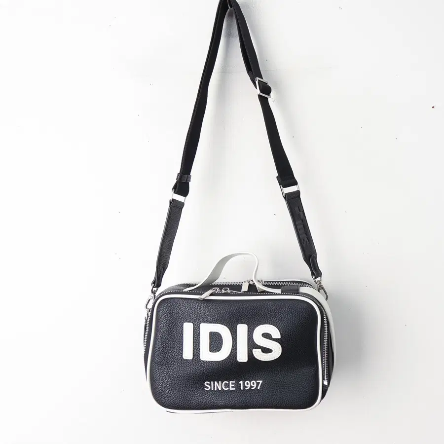 IDIS 파우치형 토트 숄더백