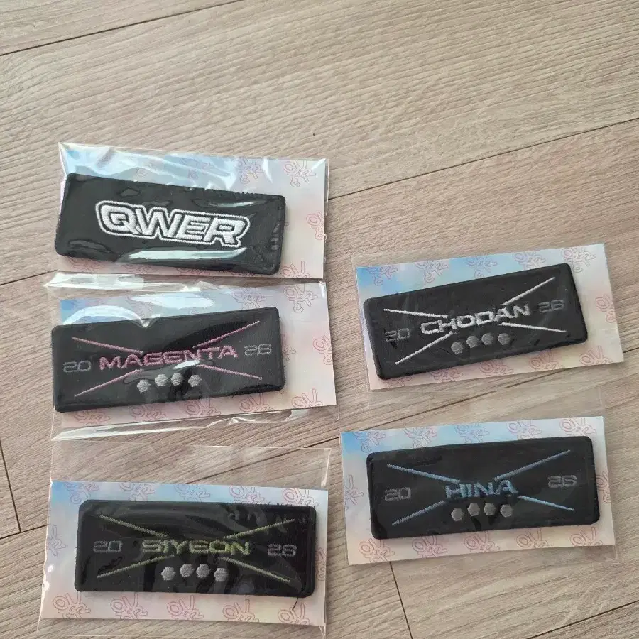 QWER ROCATION 홈커밍 MD 와펜 일괄판매 합니다