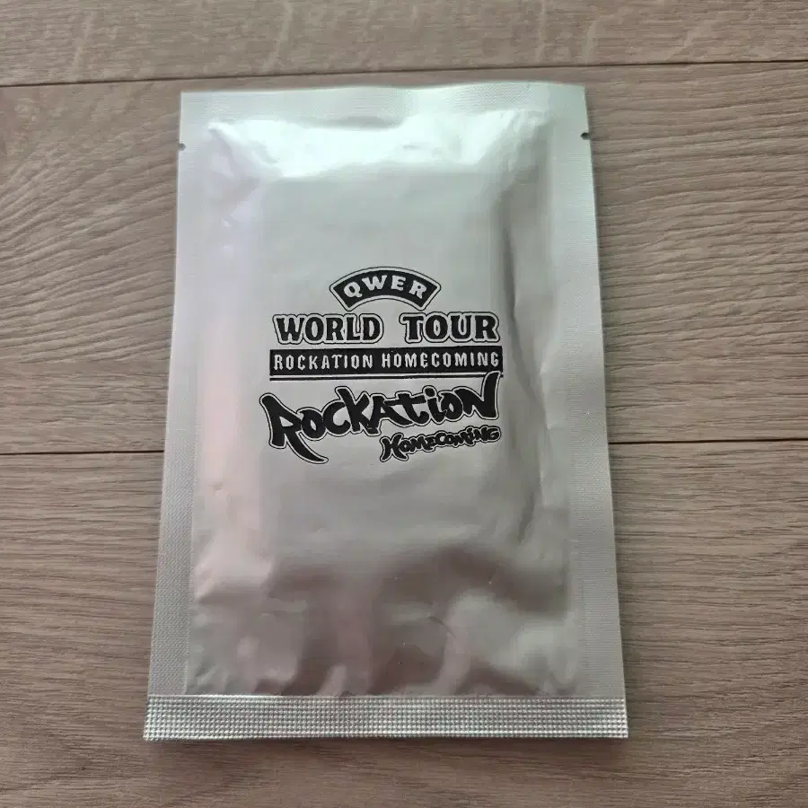 QWER ROCATION 홈커밍 MD 포카세트 판매합니다 양도