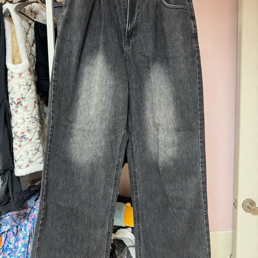 검정 워싱 데님 팬츠