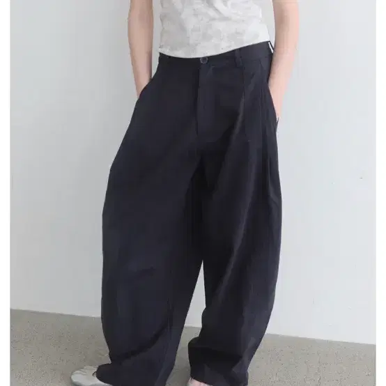 위드미닝 washed pleat pants navy L