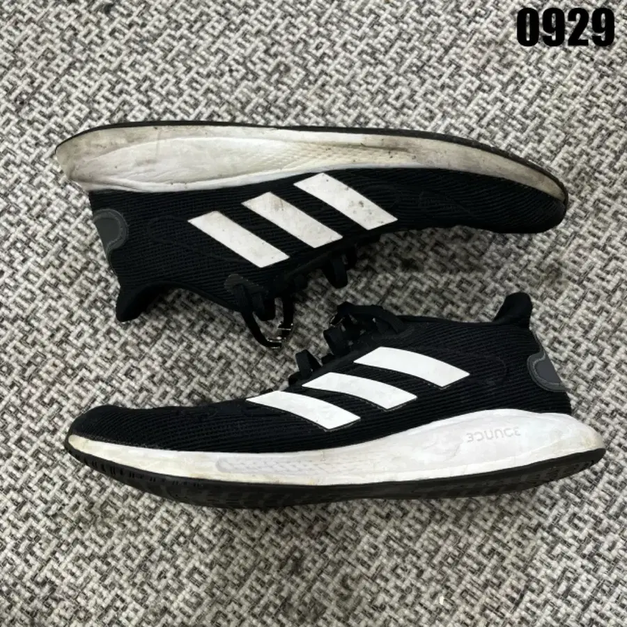 아디다스 농구화 블랙 화이트 265