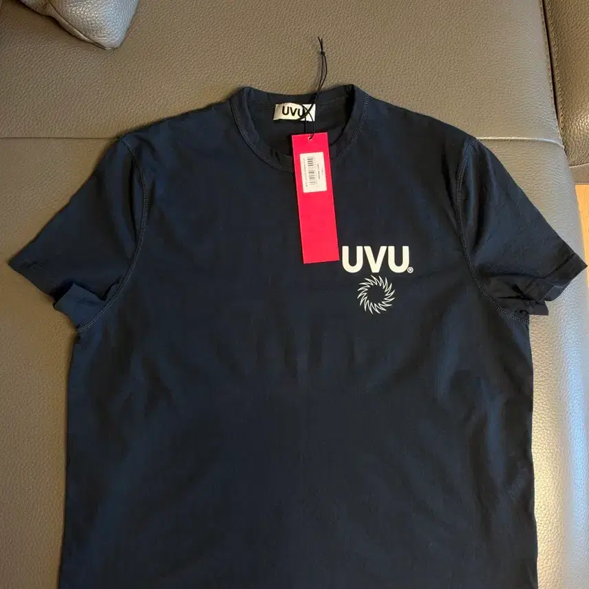 UVUインシグニアTシャツXS
